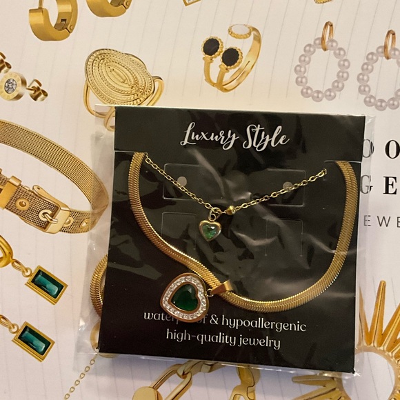 18kGoldPlated and Green Jewelry Set - Picture 1 of 1